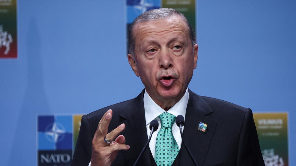 El presidente turco, Recep Tayyip Erdogan, en una rueda de prensa durante la cumbre de la OTAN, este miércoles.