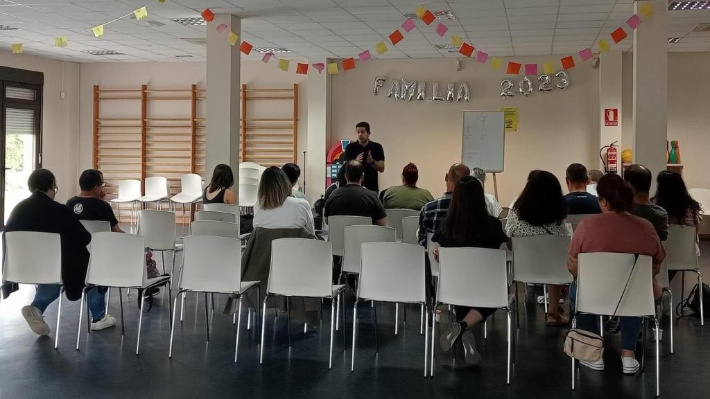 Félix Ruiz, durante una de las conferencias para explicar las altas capacidades de los niños a sus padres.