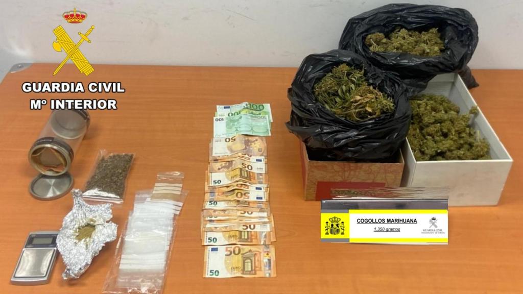 Material y droga incautada en un domicilio de la comarca de La Bureba