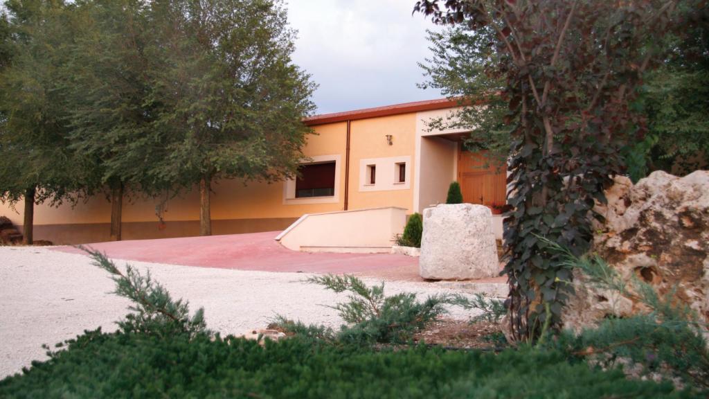 La fachada de la bodega Veganzones