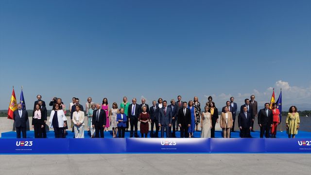Foto de familia en la inauguración de la Presidencia española del Consejo de la Unión Europea