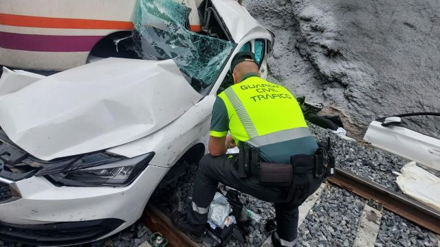 Un tren arrolla a un coche en Lugo