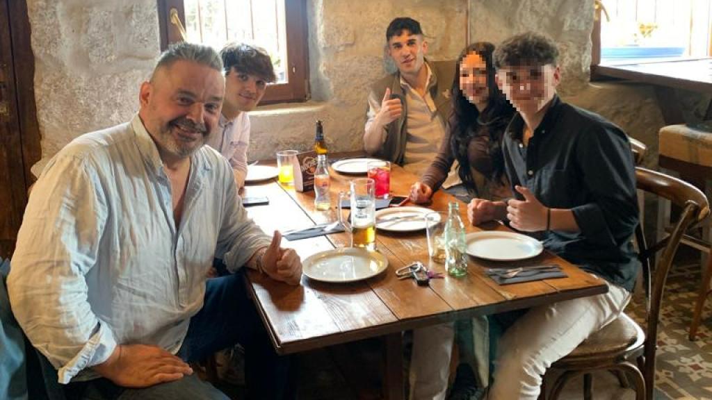 'El Francés', en la actualidad, junto a cuatro de sus cinco hijos.