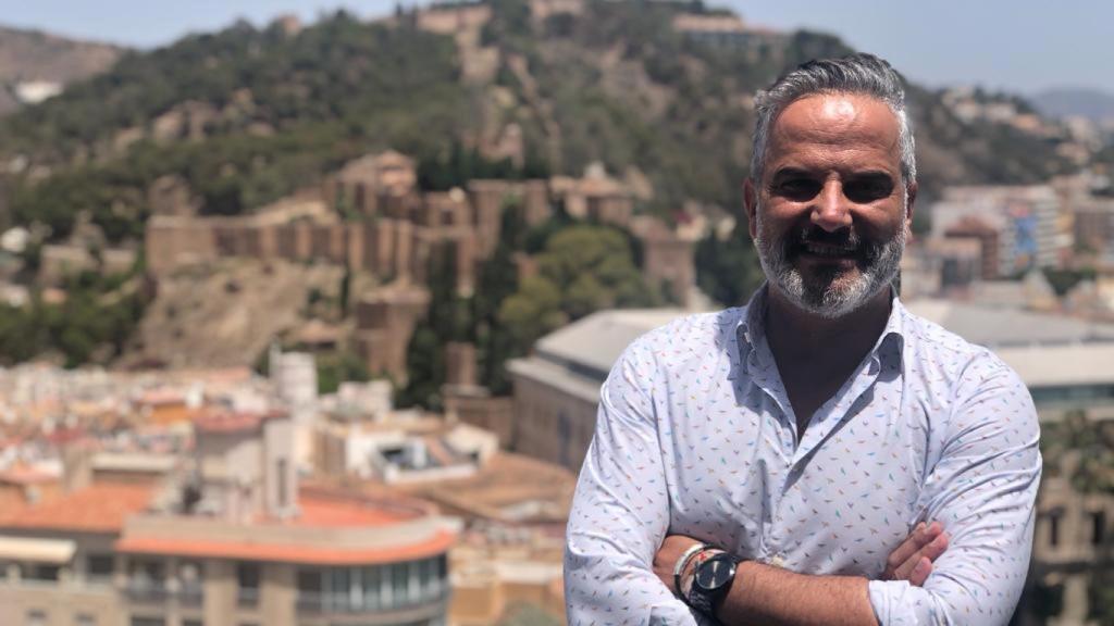 El director del Málaga Palacio en la azotea del hotel.