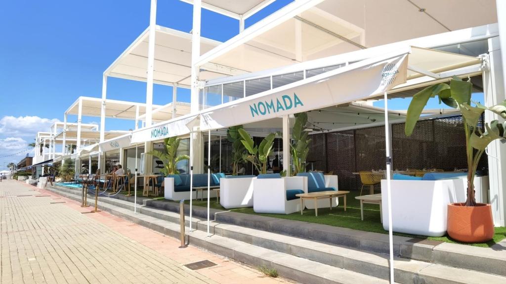 Nómada Dénia cuenta con grandes vistas del mar y de la ciudad al estar ubicado en el puerto.