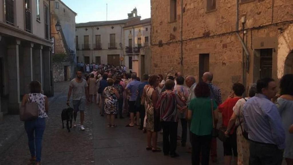Colas para ver las actuaciones de LittleOpera en Zamora