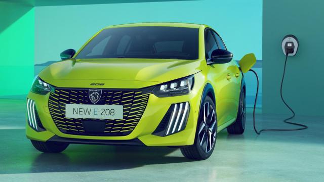 El Peugeot e-208 incrementa su autonomía hasta los 400 kilómetros.