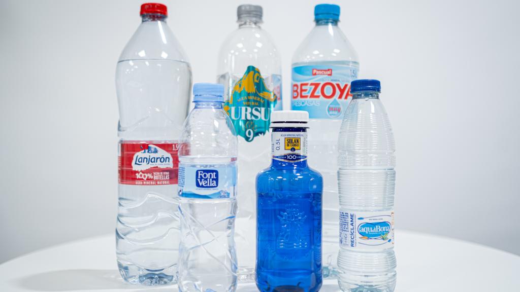 Las seis botellas examinadas durante la cata en la Escuela Española de Cata.