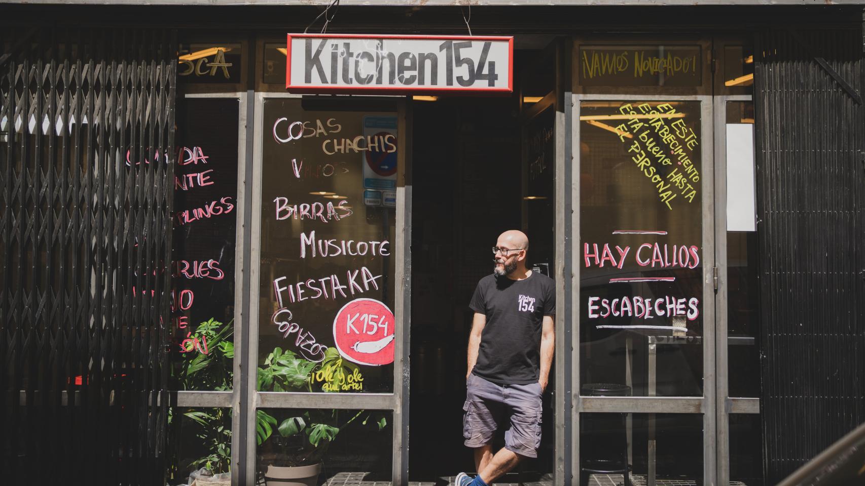 Alex Zurdo, a punto de entrar en faena, en Kitchen 154 Noviciado.