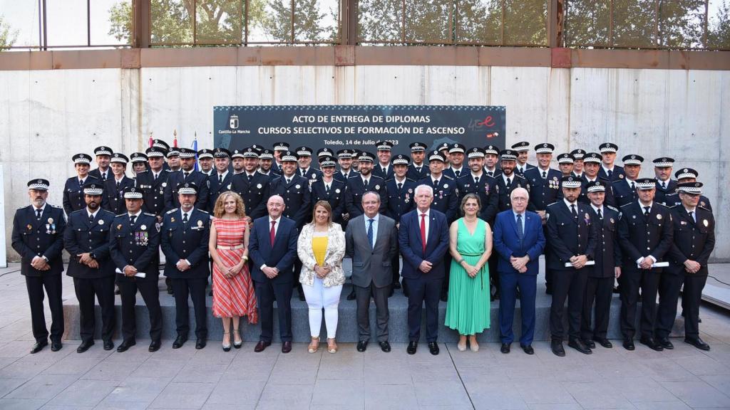Acto de entrega de diplomas de los cursos selectivos de formación de ascenso para la Policía Local. Foto: JCCM.