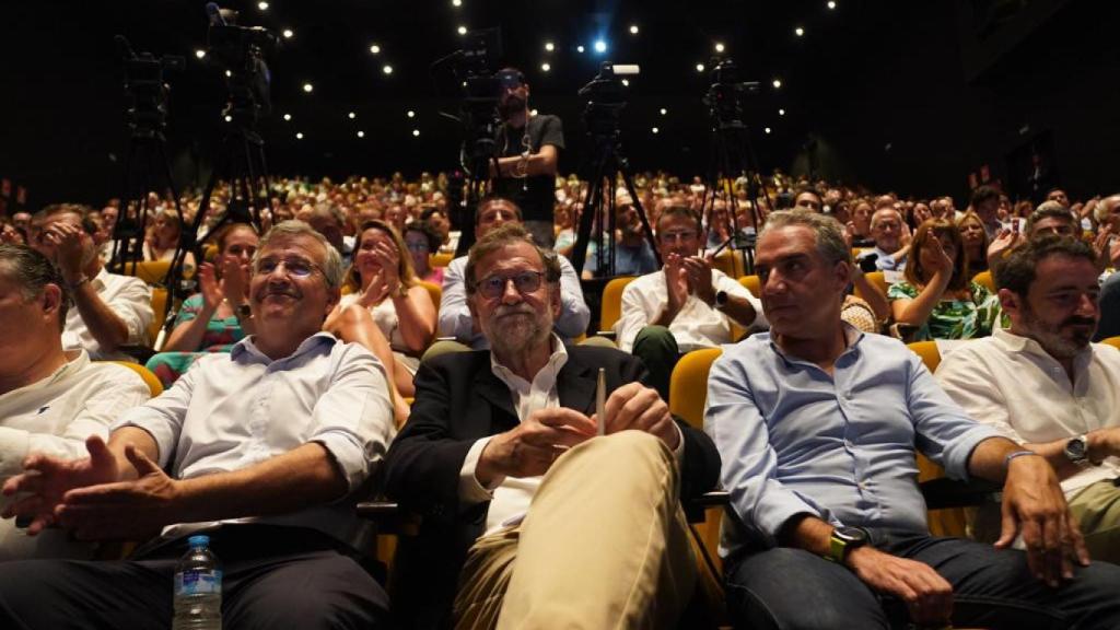 Mariano Rajoy, junto a Elías Bendodo en Estepona.