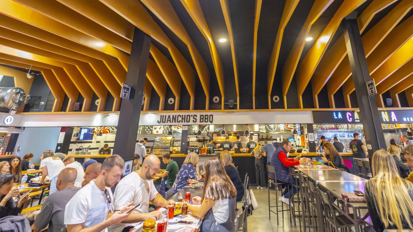 Vista de La Chispería, zona del mercado dedicada a restauración