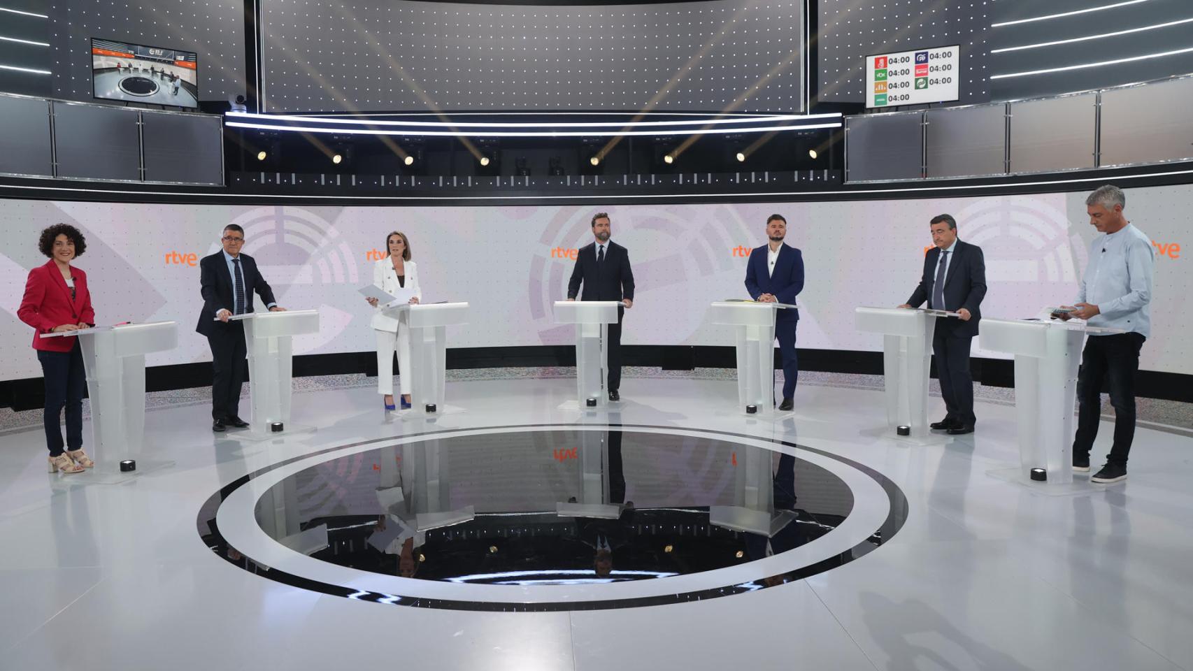 Los representantes de Sumar, Aina Vidal; del PSOE, Patxi López; del PP, Cuca Gamarra; de Vox, Iván Espinosa de los Monteros; de ERC, Gabriel Rufián; del PNV, Aitor Esteban, y de EH Bildu, Oskar Matute, durante el debate electoral organizado por RTVE.