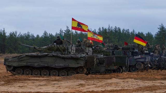 Leopard españoles adiestrándose en Letonia.