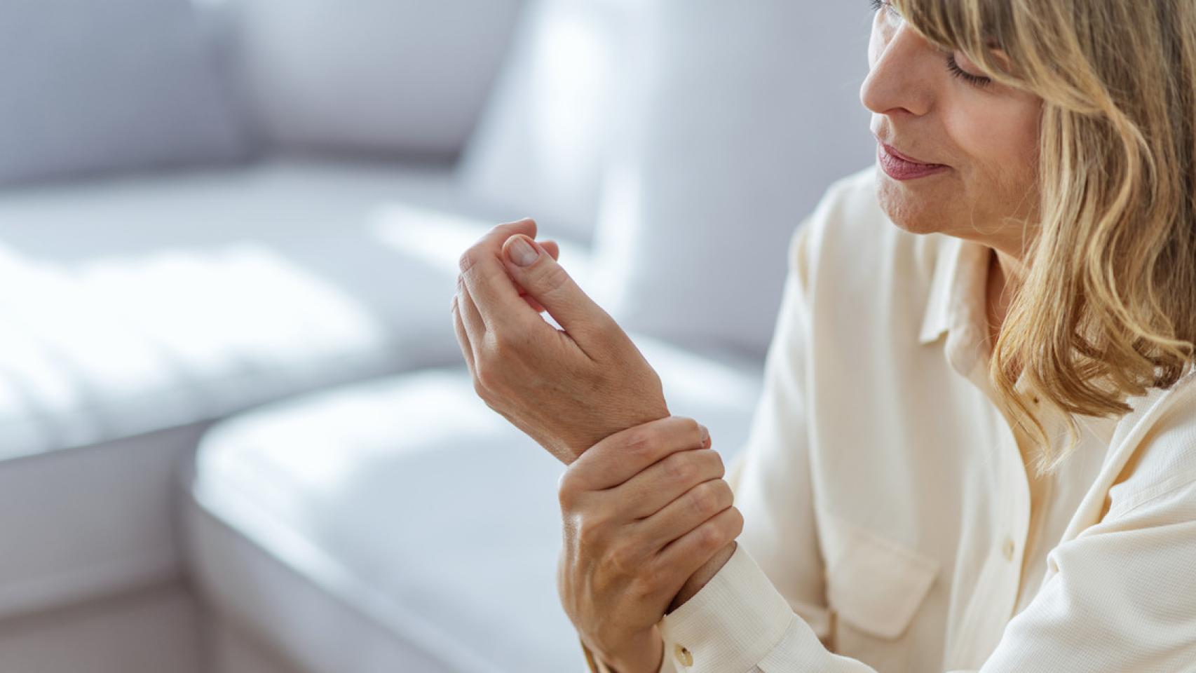 Mujer con dolor de huesos
