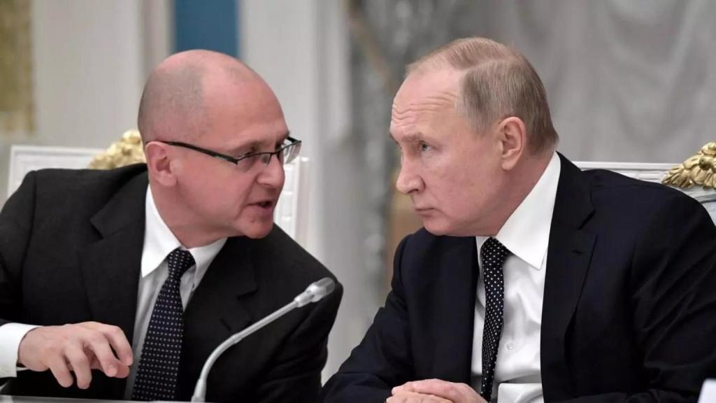 El ex primer ministro ruso Sergei Kiriyenko y Putin.