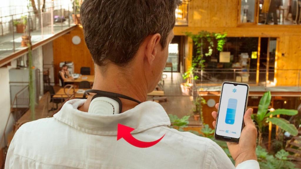 Una persona con TOD2.0 en el cuello, un termostato para el cuerpo.