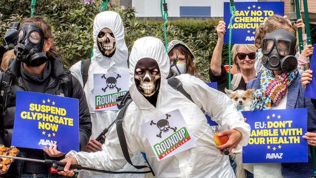 Una protesta de Avaaz contra el uso del glifosato.