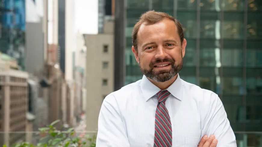 El excongresista estadounidense y fundador de Avaaz Tom Perriello.