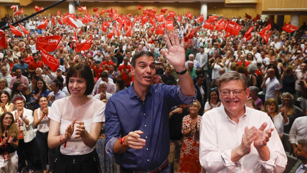 Pedro Sánchez, durante su mitin en Valencia junto a Diana Morant y Ximo Puig.