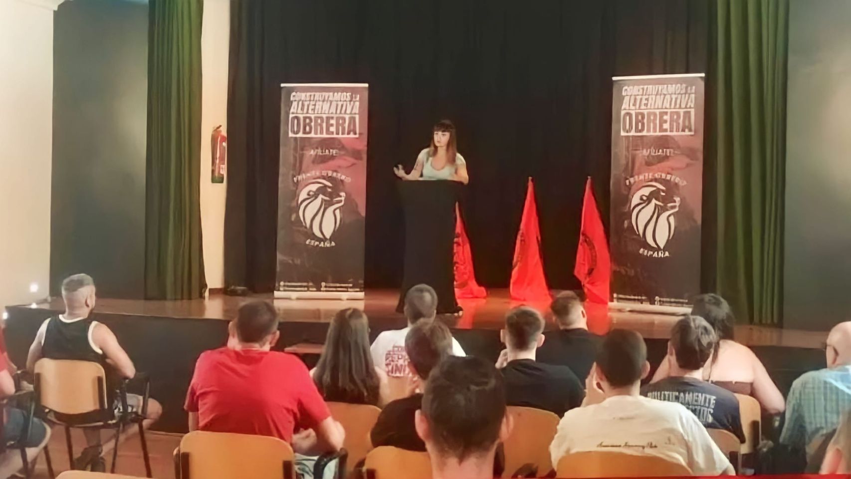 La portavoz del Frente Obrero Sara López durante el acto celebrado este viernes en Salamanca.