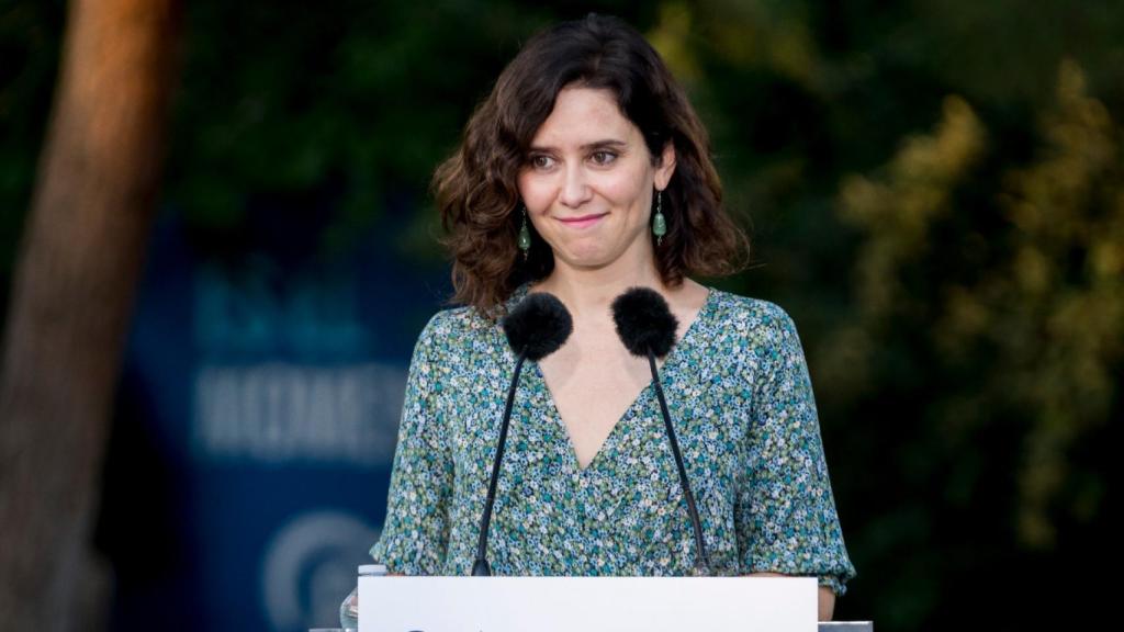 La presidenta de la Comunidad de Madrid y del PP de Madrid, Isabel Díaz Ayuso, participa en un acto de campaña del PP en Alcalá de Henares.