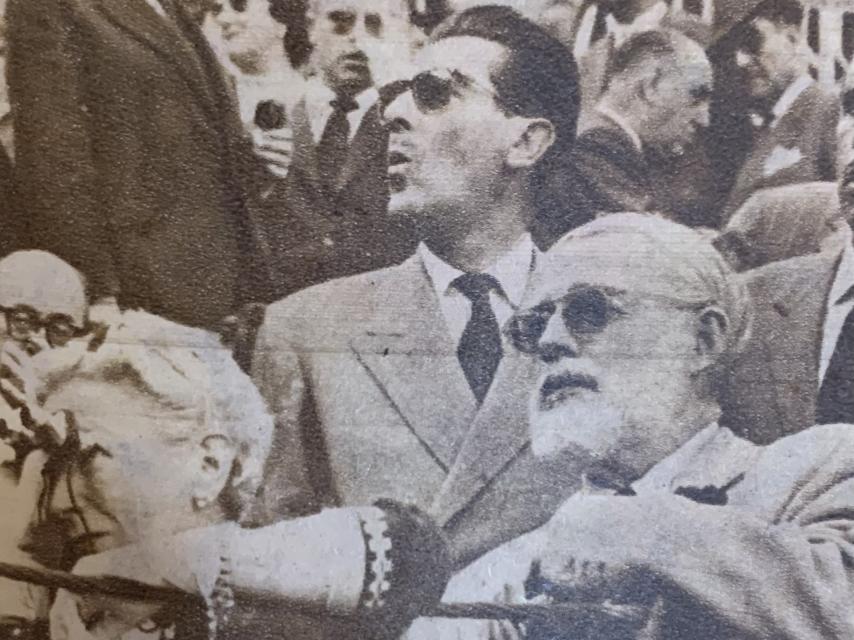 Hemingway, al poco de llegar a España, en la primera corrido a la que asistió en aquel verano peligroso.