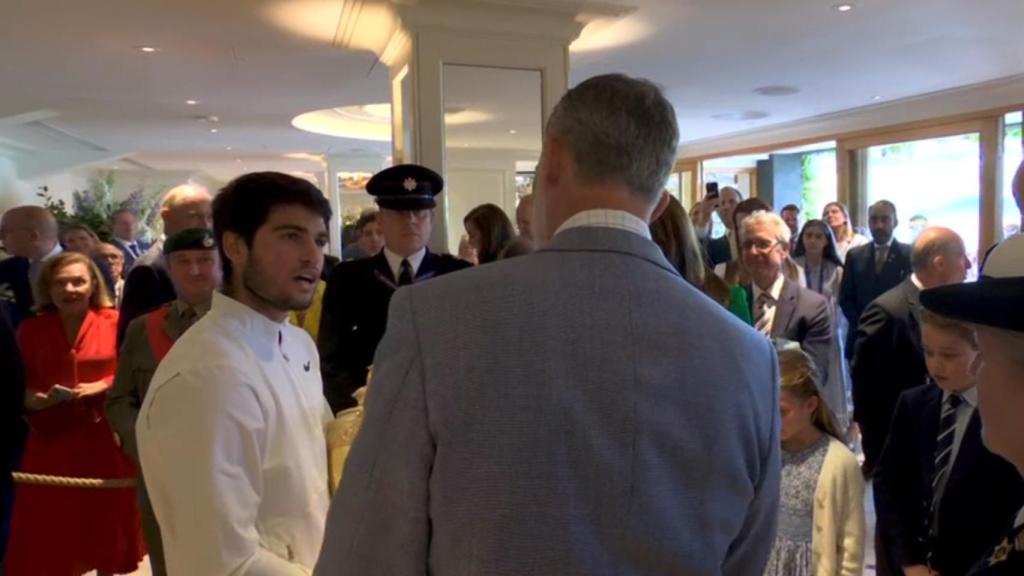 Carlos Alcaraz conversa con Felipe VI