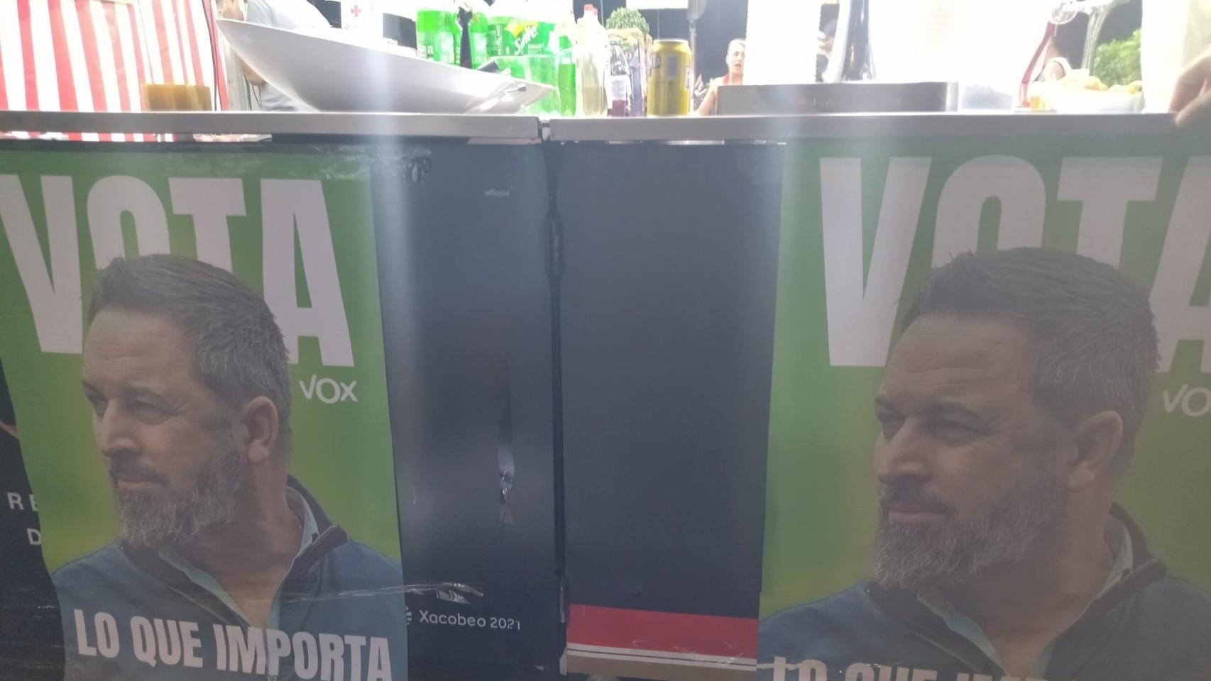La parte de abajo de la caseta de Vox en las Fiestas de Vallecas.