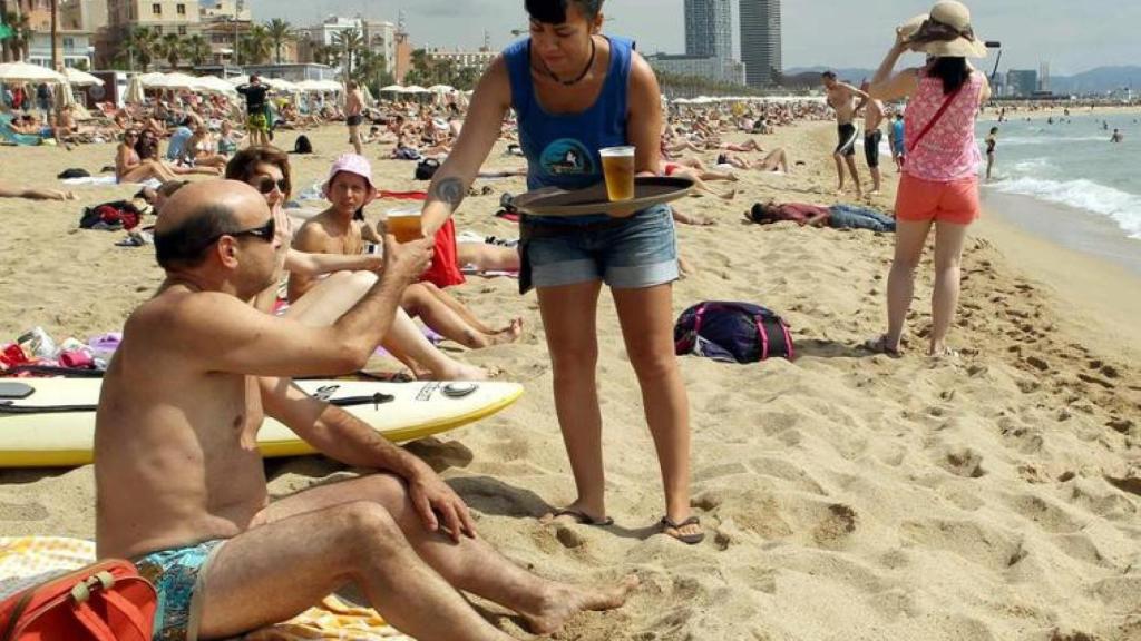 Cómo enfriar una cerveza en la playa.