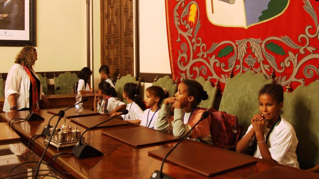 Algunos de los niños saharauis, este lunes en el Ayuntamiento de Zamora.