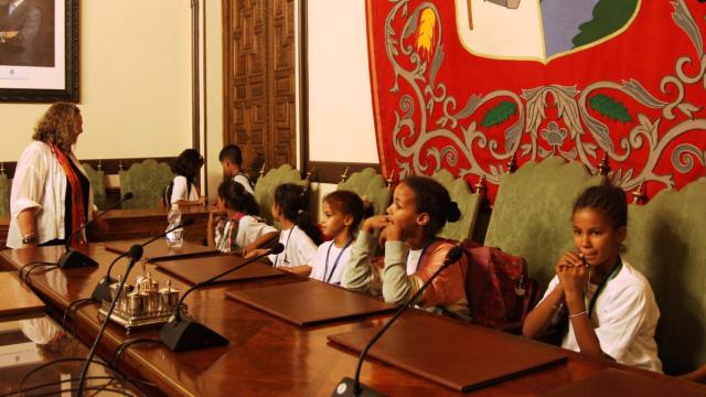 Algunos de los niños saharauis, este lunes en el Ayuntamiento de Zamora.