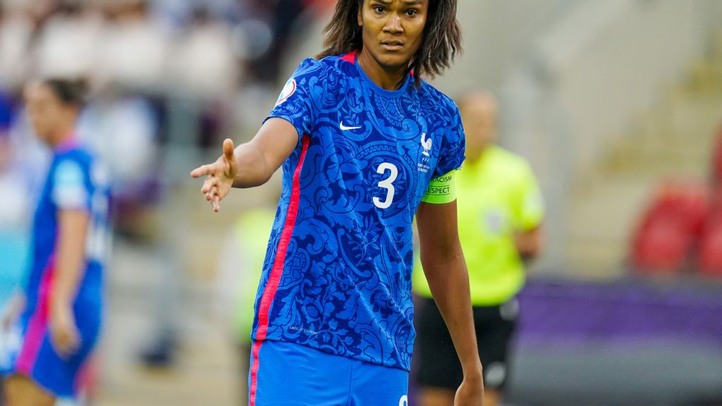 Wendie Renard, con la selección de Francia de fútbol femenino en la Eurocopa 2022