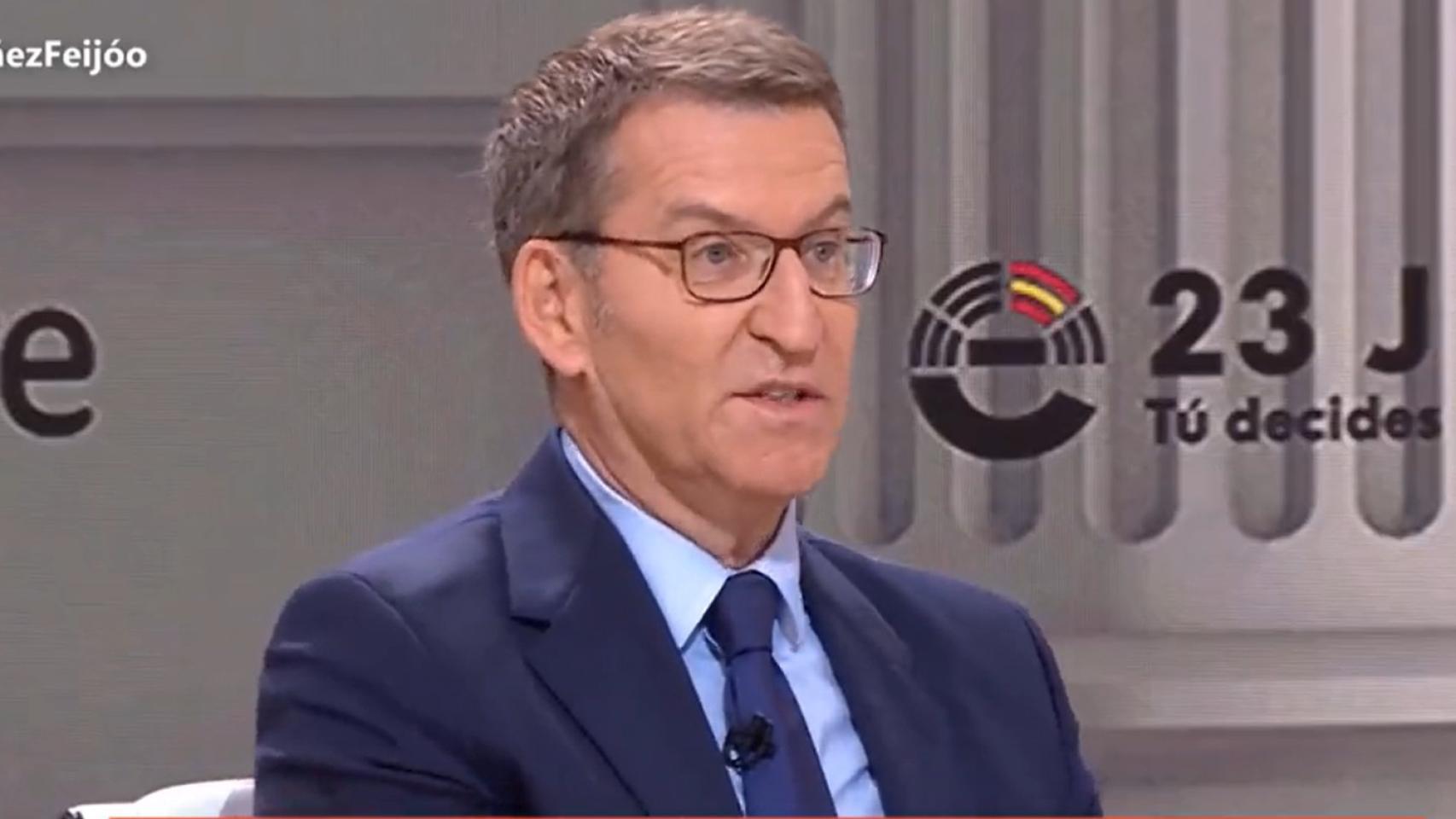 Feijóo en un momento de su entrevista en La Hora de La1