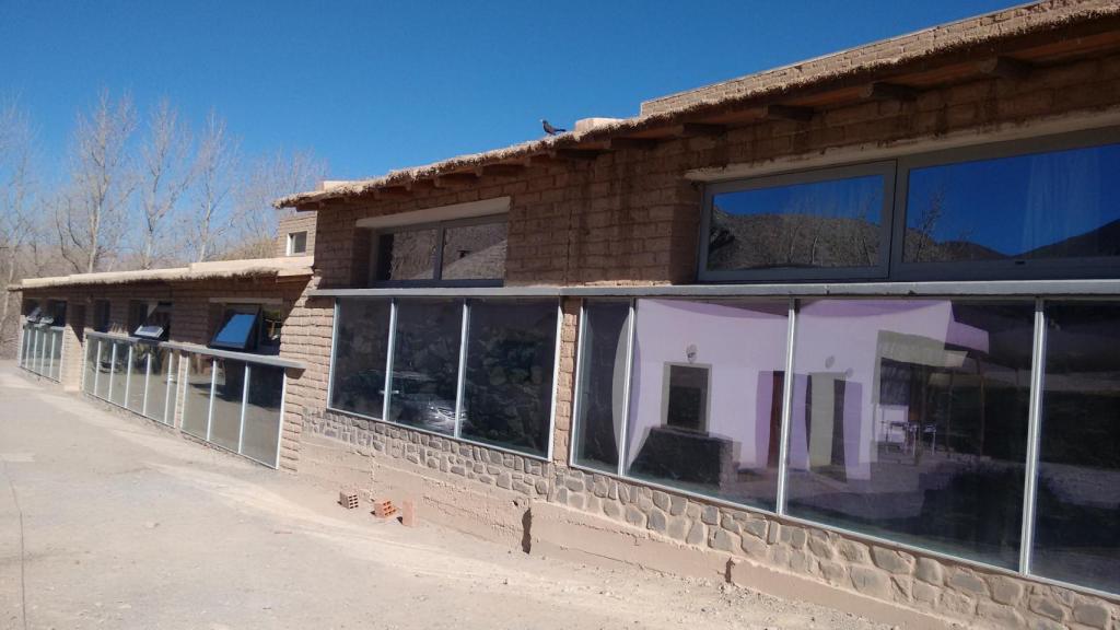 Una pared construida con un muro Trombe.