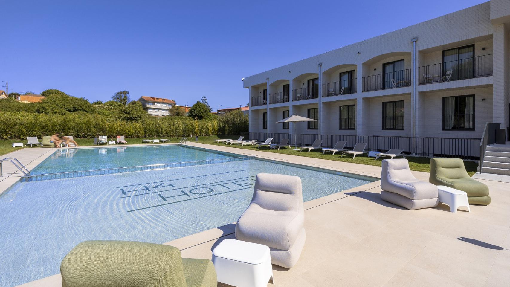 Una de las piscinas del complejo hotelero.