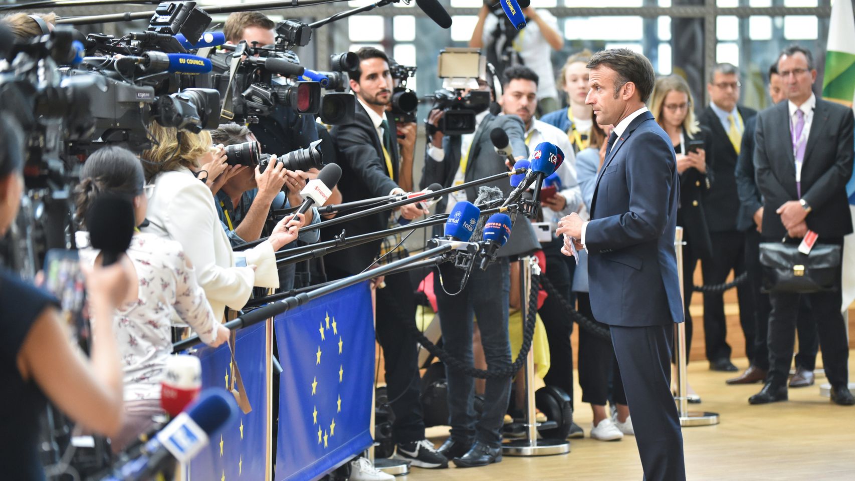 El presidente francés, Emmanuel Macron, durante su comparecencia este martes al final de la cumbre UE-CELAC