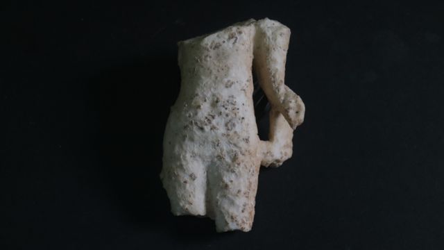 Investigadores de la Universidad de Alicante hallan la escultura de una ninfa acuática en La Alcudia