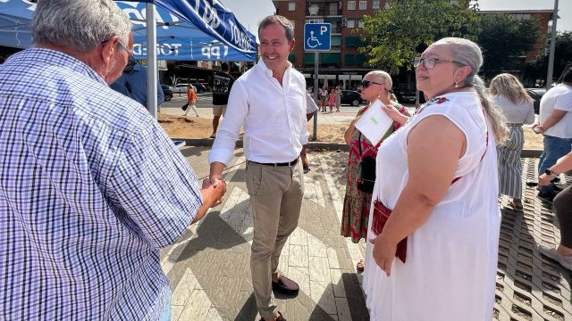 Carlos Velázquez este martes en el mercadillo de Toledo.