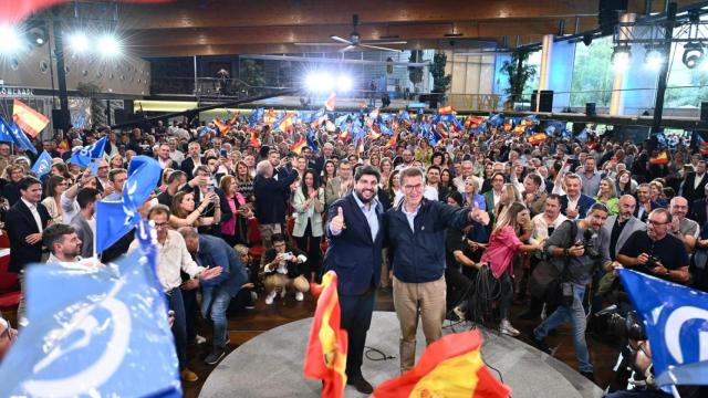 López Miras junto a Feijóo en un acto del PP.