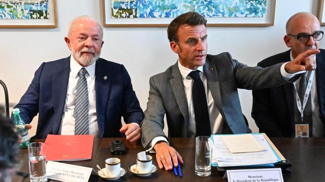Los presidentes brasileño y francés, este martes en una reunión con representantes argentino, colombiano y venezolano.
