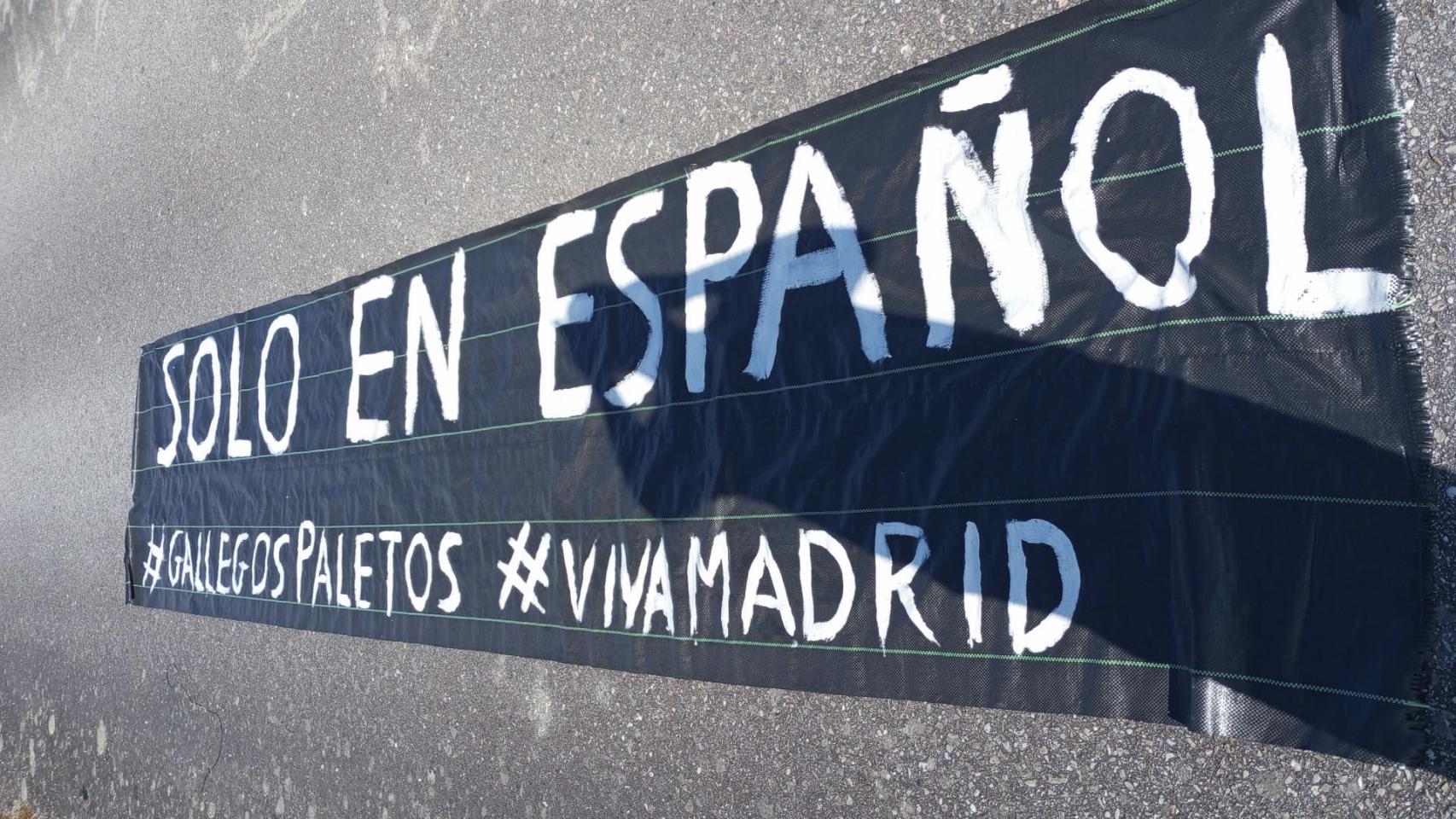 Una de las pancartas que apareció en A Limia.