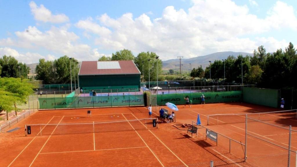 Pista de tenis del Equelite.