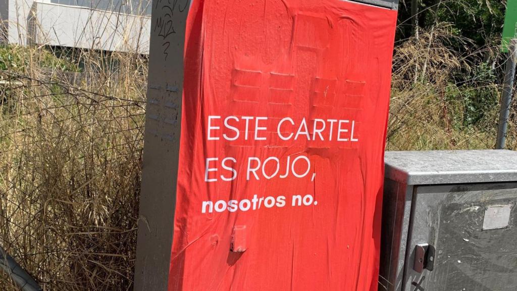Uno de los carteles que han pegado por Madrid.