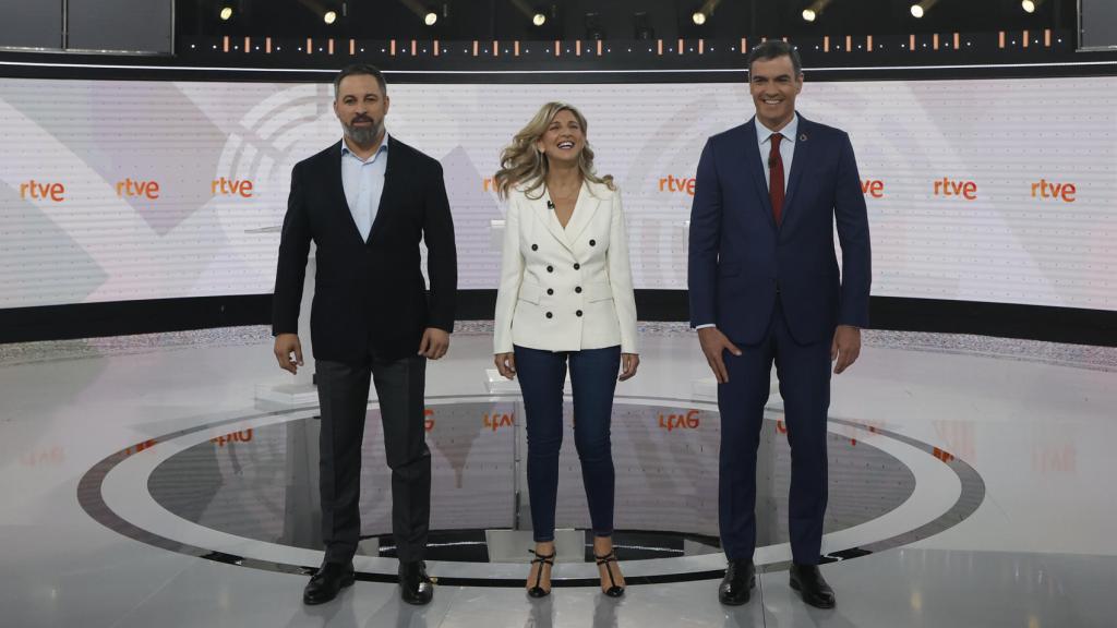 Imagen en el momento previo al inicio del debate.