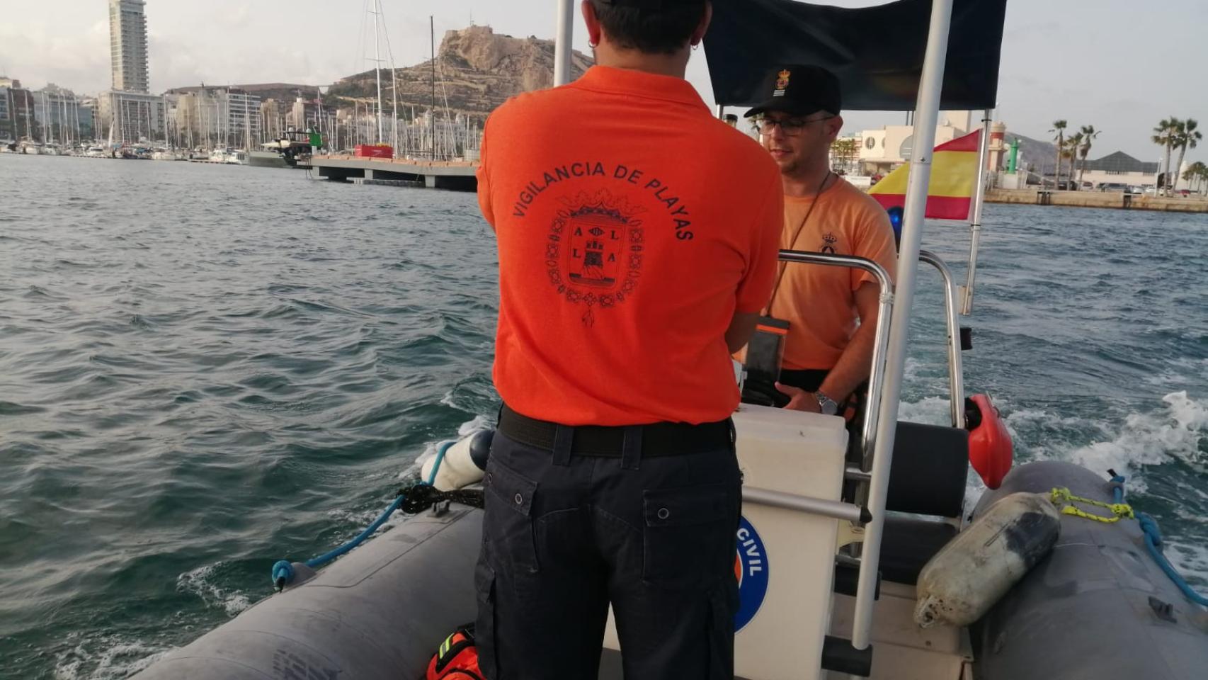 Alicante refuerza la vigilancia y seguridad en todas sus playas con voluntarios de Protección Civil