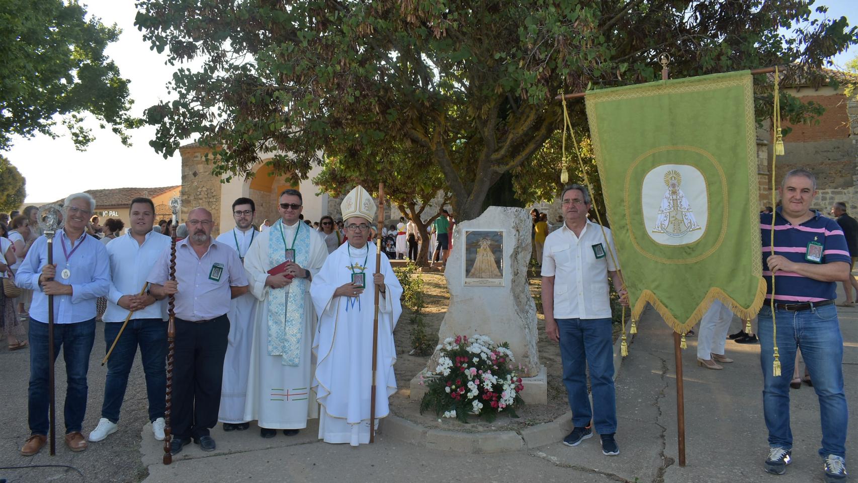 El arzobispo de Valladolid, Luis Argüello, en la misa del IV Centenario de la Cofradía de Viloria