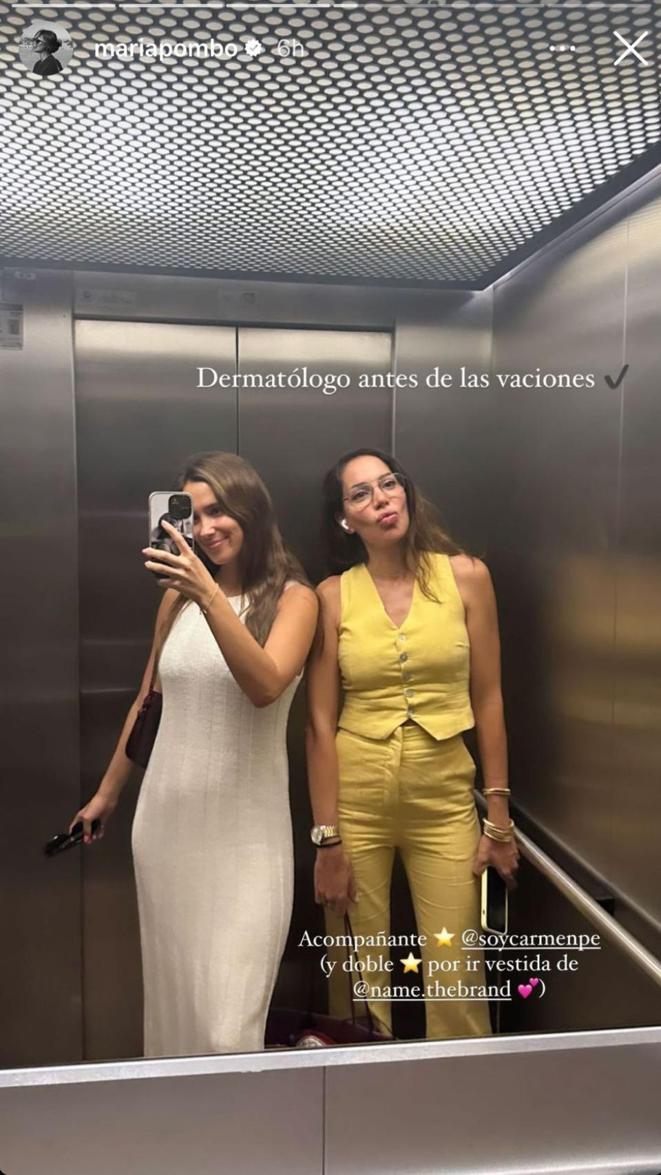 María Pombo con un vestido de punto firmado por H&M.