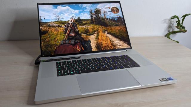 El Razer Blade 18 Mercury