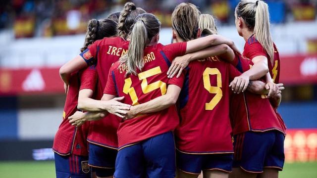 Piña de las jugadoras de la selección española de fútbol femenino